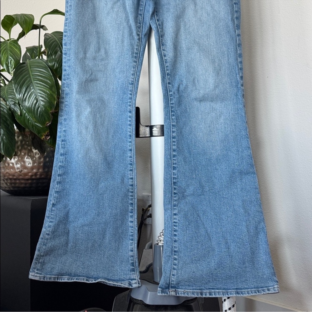 Gap Women’s 70’s Flare Jeans Sz 4/27 Regular High Rise Front Pockets Light Wash - Picture 5 of 9